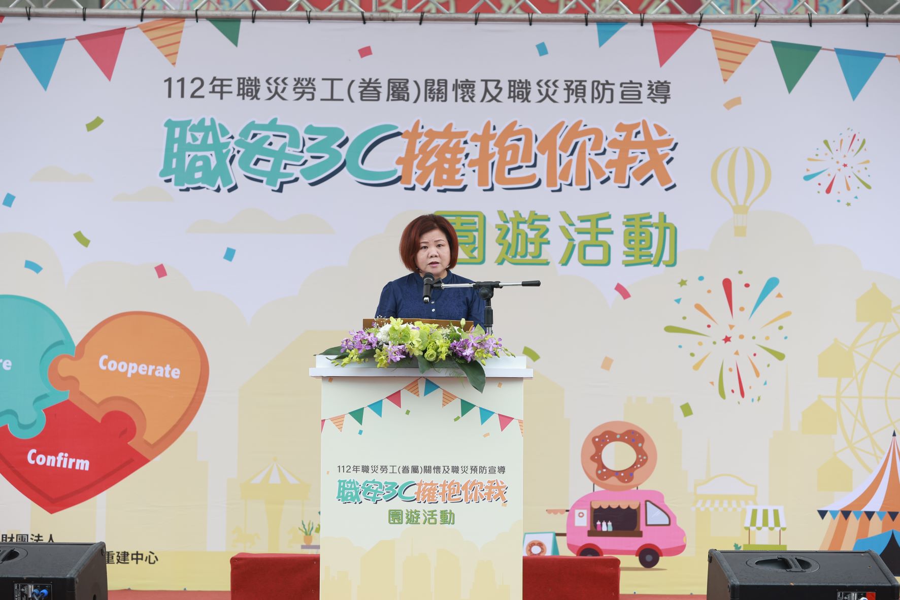 Hsu Ming-Chun, Minister of Labor cum Chairman of the Center, delivered a speech