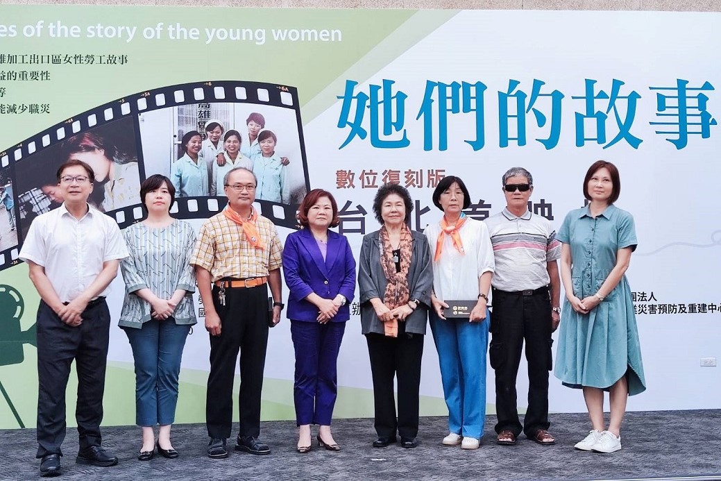 《她們的故事》台北首映，導演柯妧青(左二)親臨現場