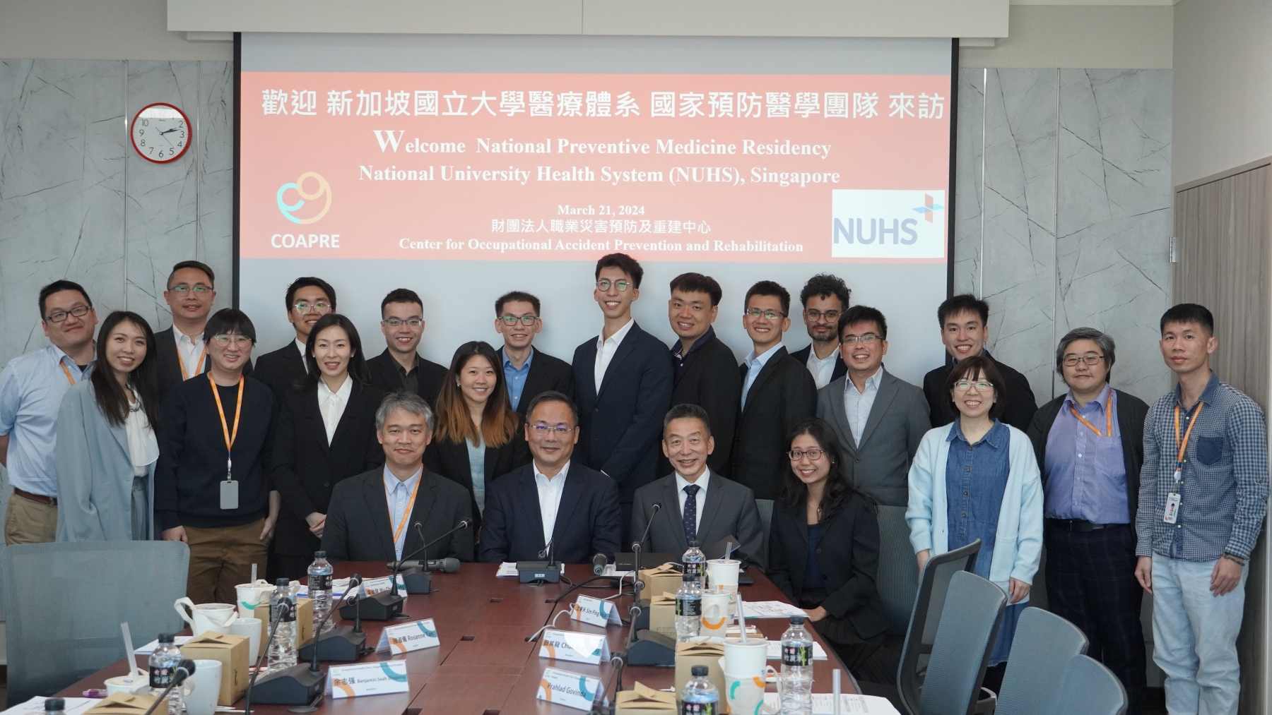 A delegation of 13 people from Singapore’s “National Preventive Medicine Residency” program visited the Center.