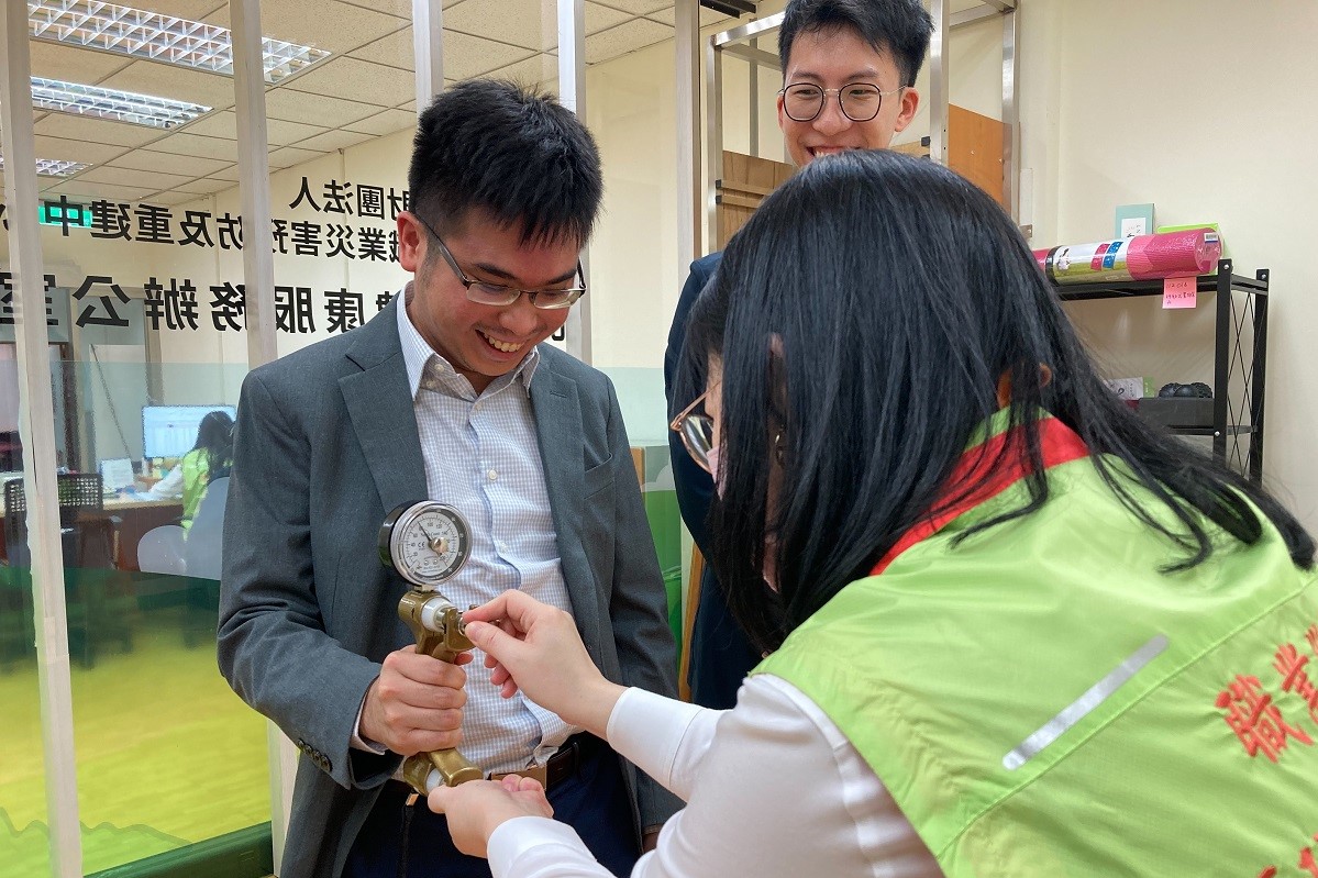 “Hand Dynamometer” for assessing upper limb grip strength