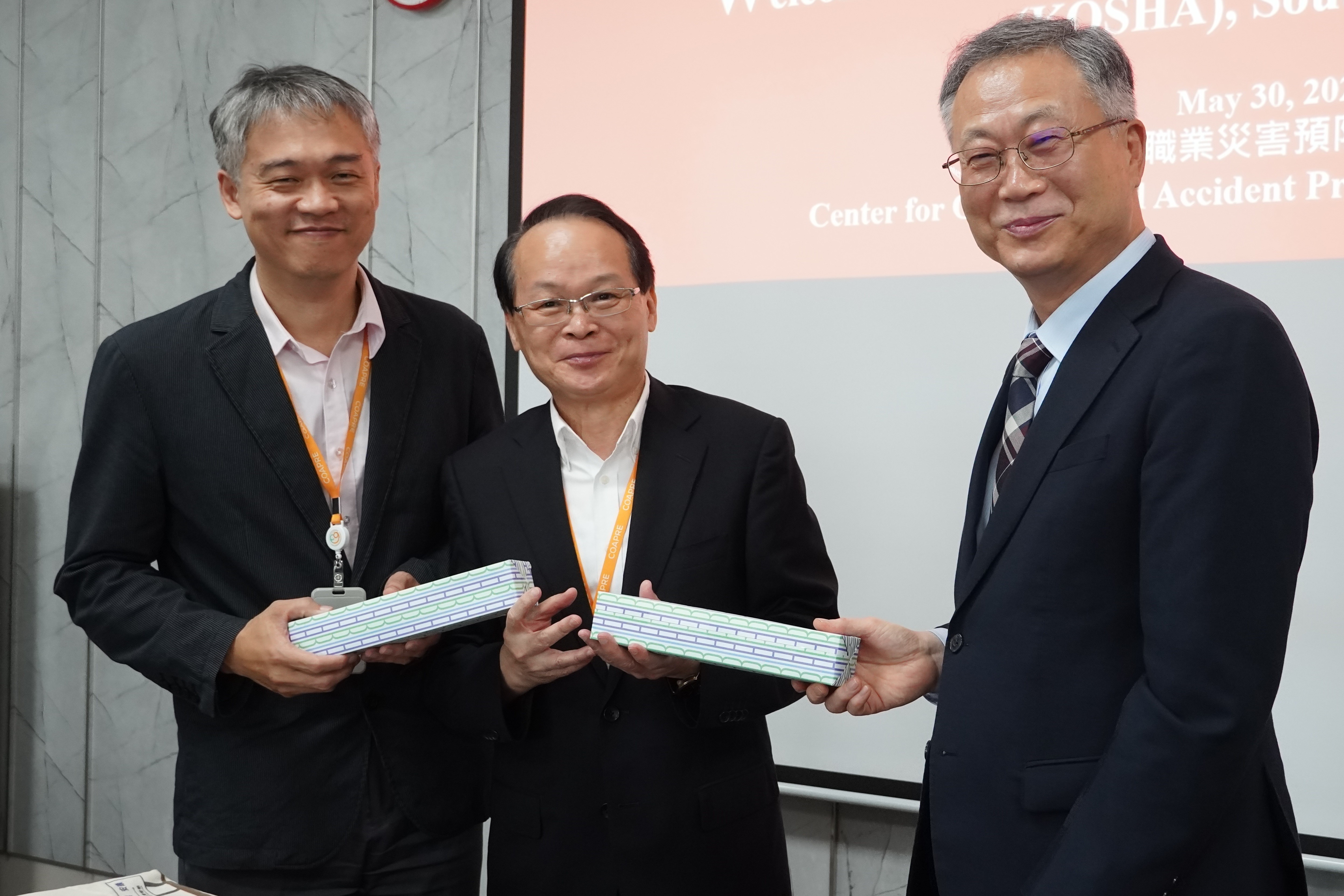 COAPRE Deputy CEO (second from left) expresses gratitude for South Korea's valuable insights