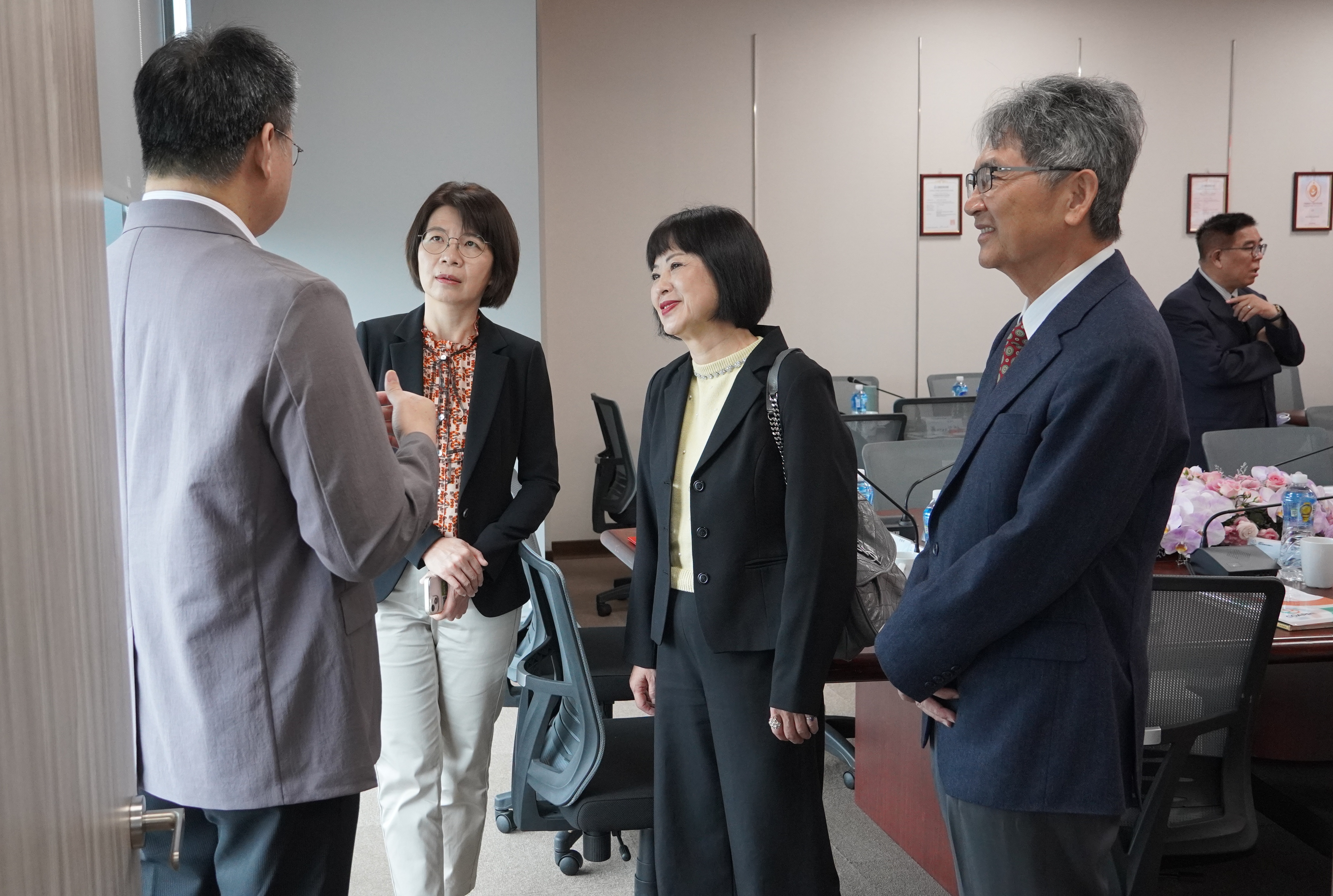 OSHA Director-General Tzou Tzu-lien introduces the working environment of COAPRE.