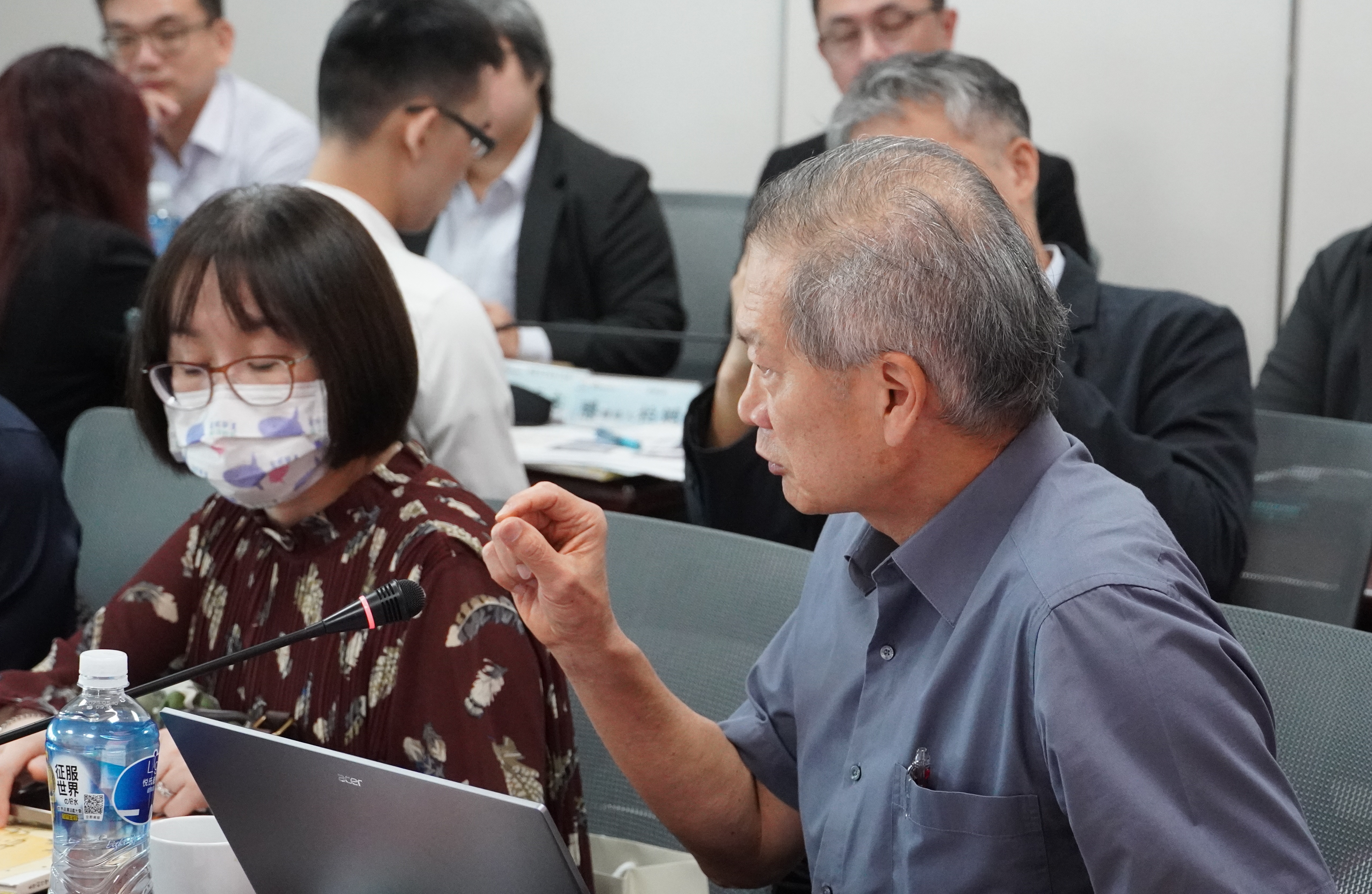 Professor Guo emphasized that factors such as workplace stress, prolonged fatigue, and bullying can significantly trigger mental health issues, underscoring the importance of addressing these risks.