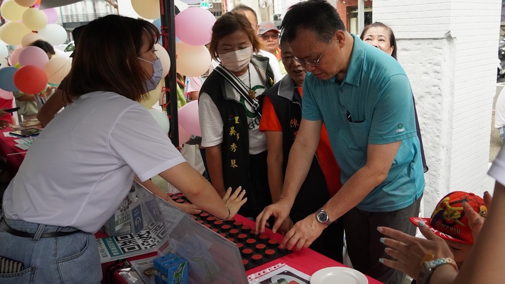 Central and local governments join forces to support all workers