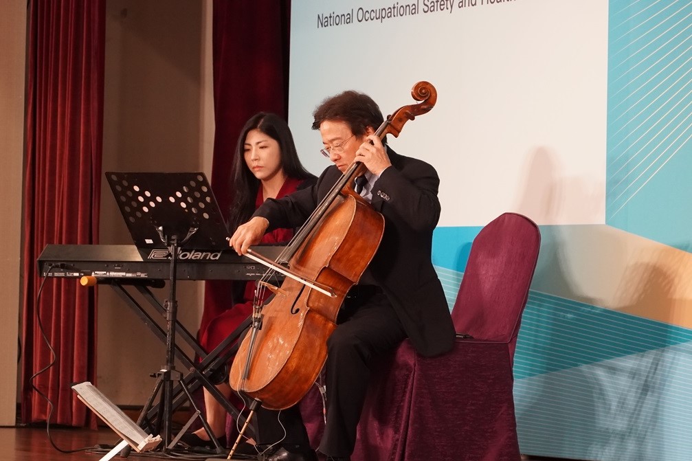 The event kicked off with a captivating performance by cellist Cheng-chieh Chang, affectionately known as the musical rascal and the Fruity Pie of the music world.