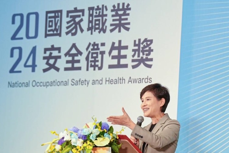 鄭麗君副院長は、労働者問題には政府、企業、社会各界の全力サポートが必要だと強調