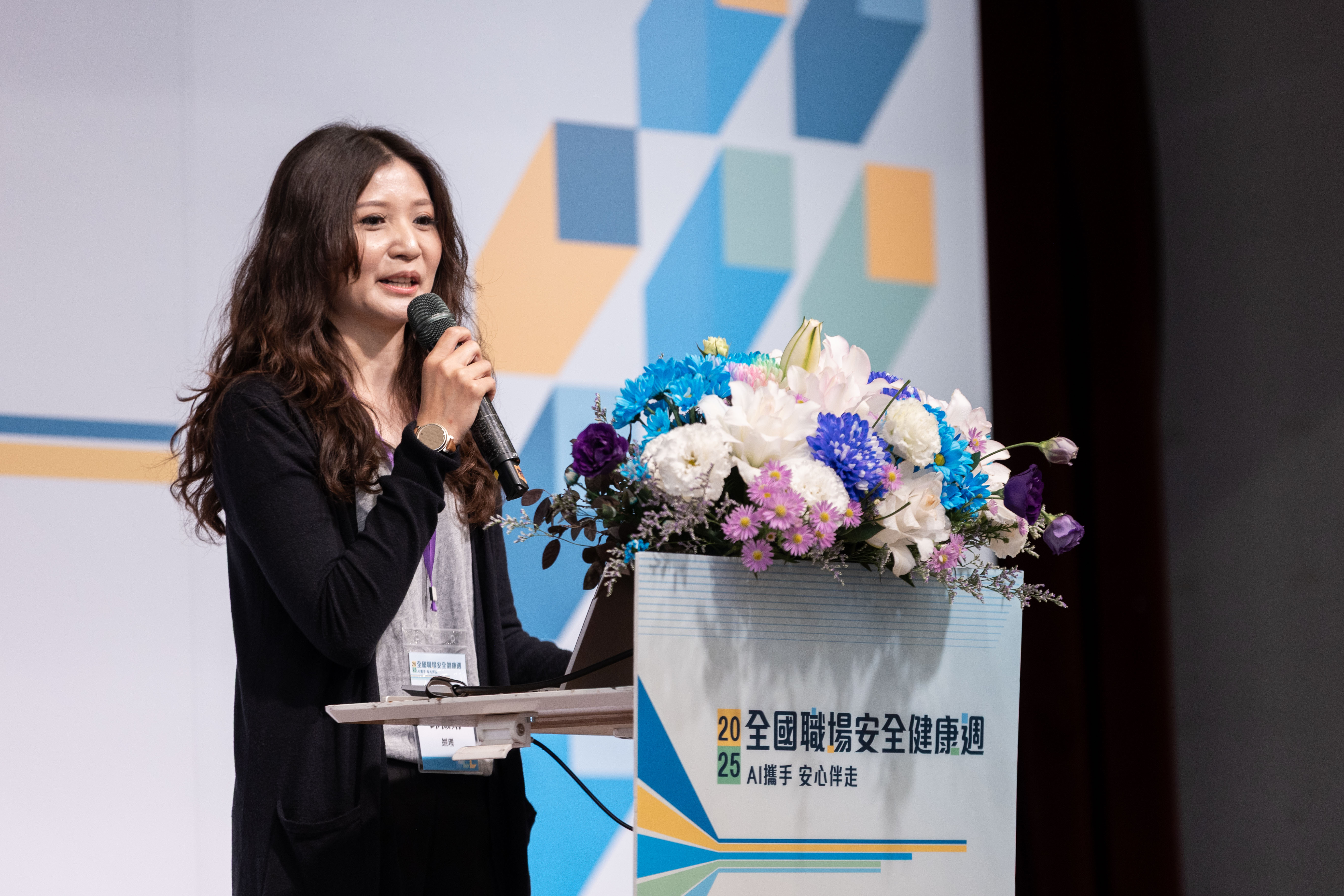 經驗分享(艾杰旭顯示玻璃有限公司)-邱薇娟 經理