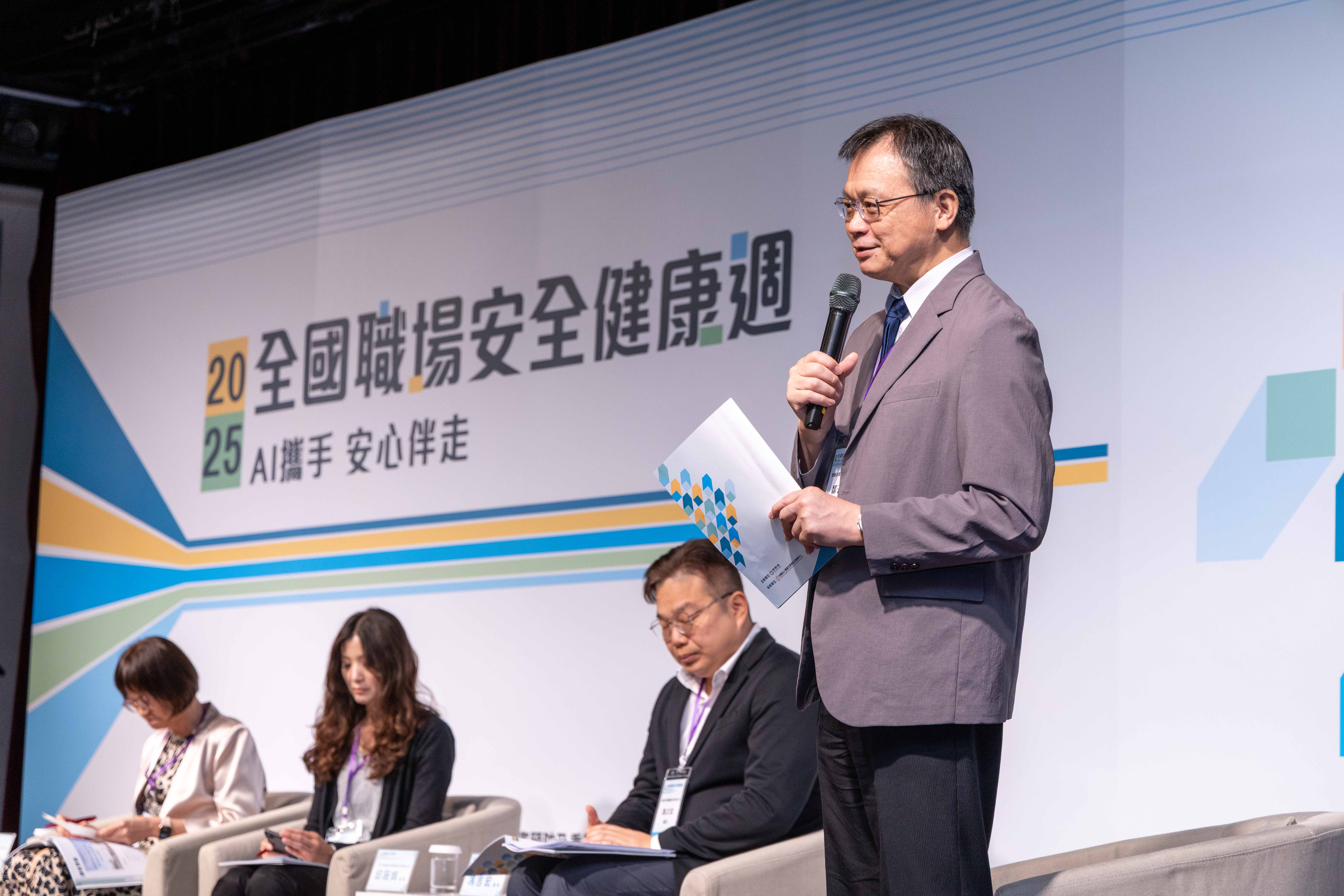 綜合座談主持人-(勞動部職業安全衛生署)鄒子廉 署長