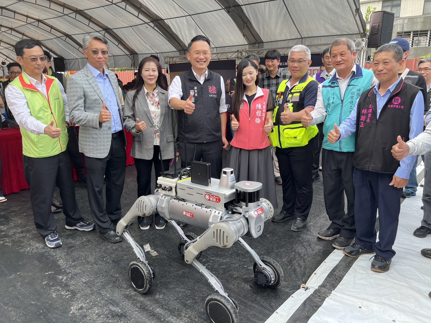 The robotic dog inspection system can traverse uneven terrain and obstacles, overcoming environmental limitations to conduct inspections in construction sites.