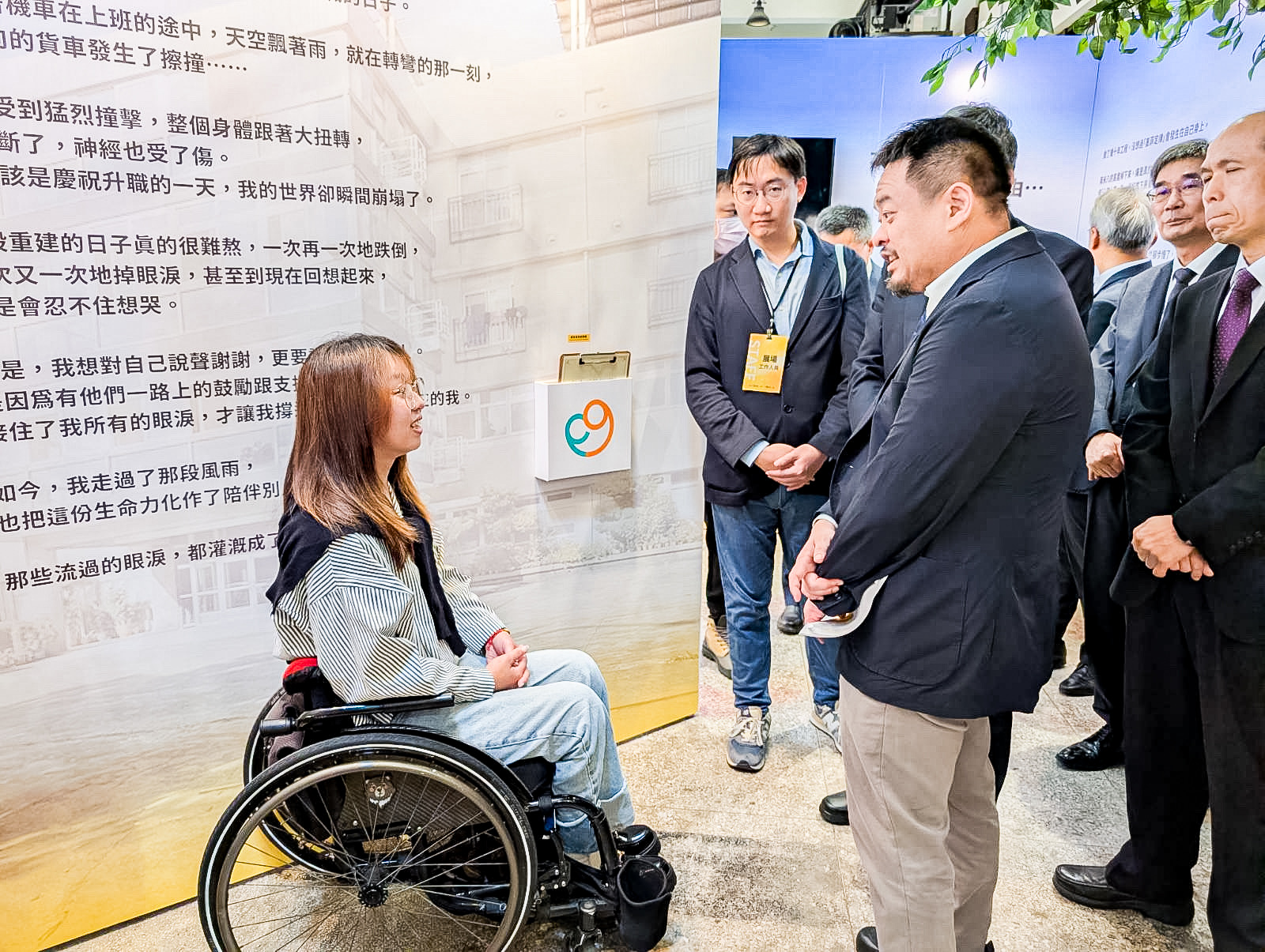 労災事例の連氏（左）と洪申翰部長（右）が自身の労災およびリハビリ体験を共有。