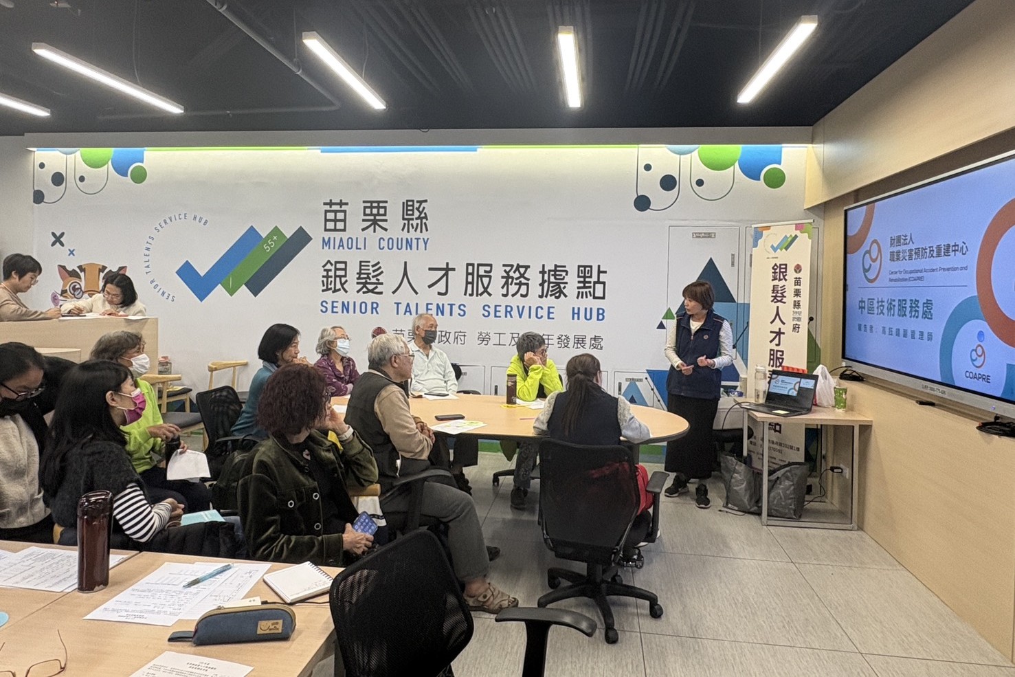 與苗栗縣政府銀髮人才服務據點合作，提供每月1次、每次2小時之駐點服務。(115/3/17，個人諮詢13人次)