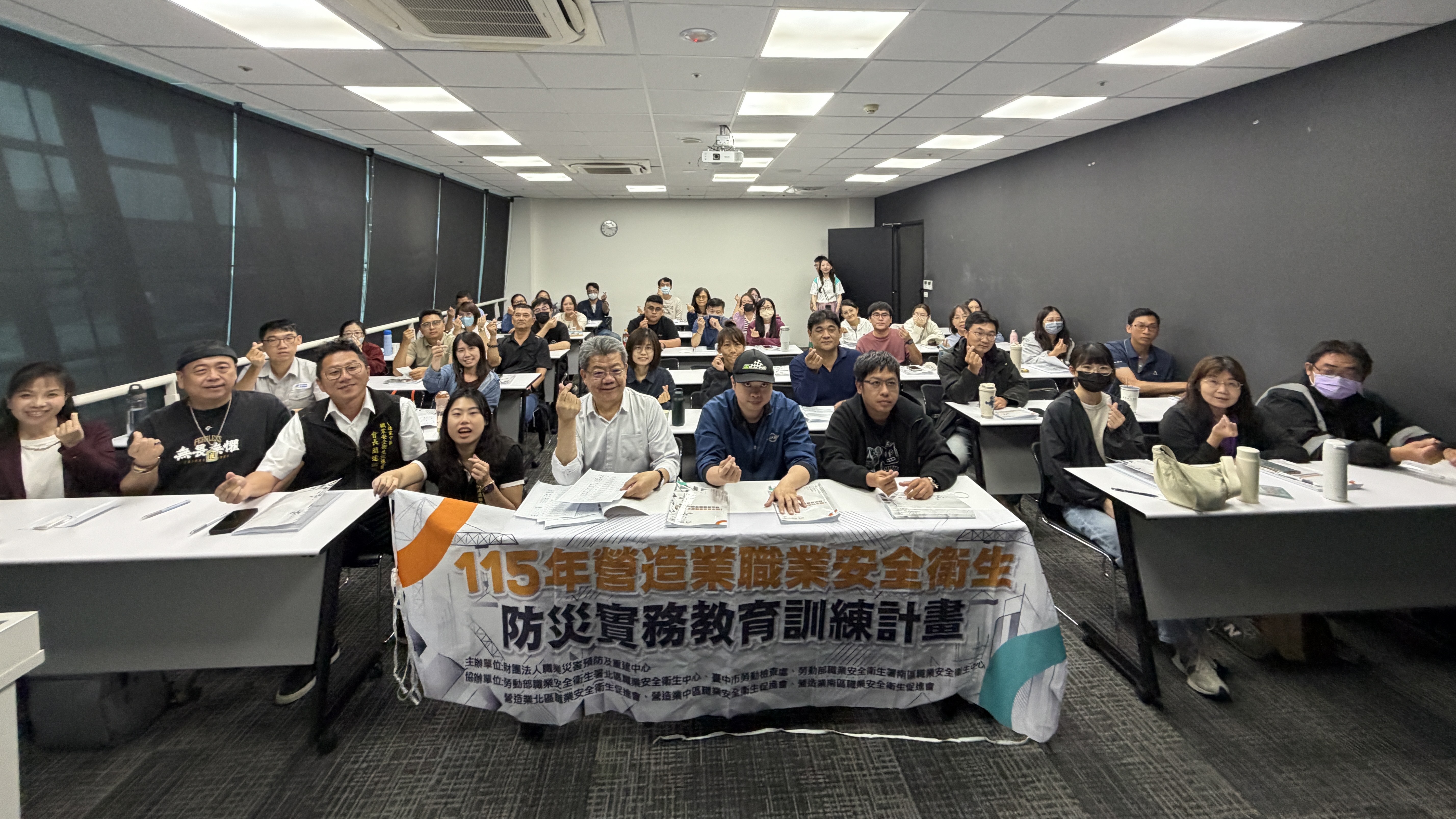 中部会場の講師と受講生の集合写真