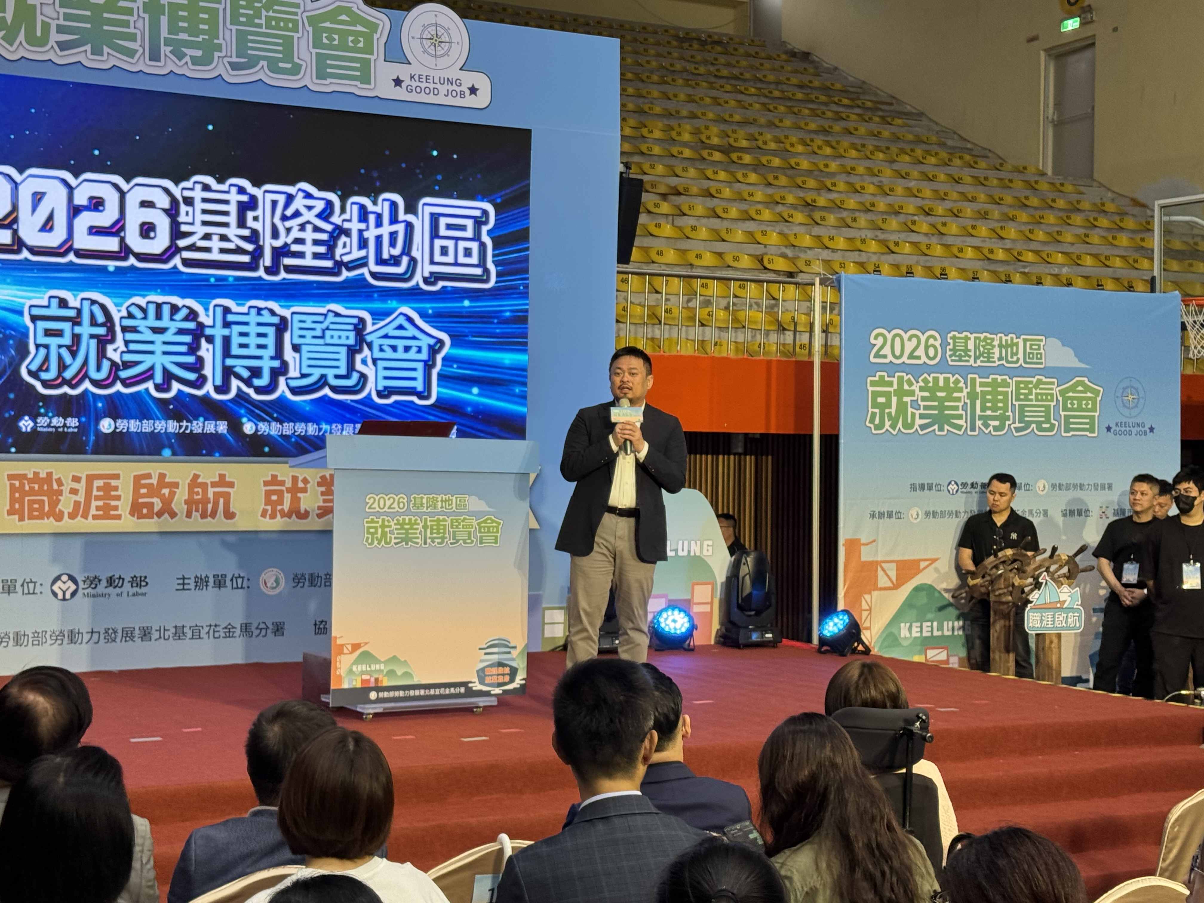 勞動部長洪申翰親臨現場，關心基隆地區就業市場發展及民眾求職需求。