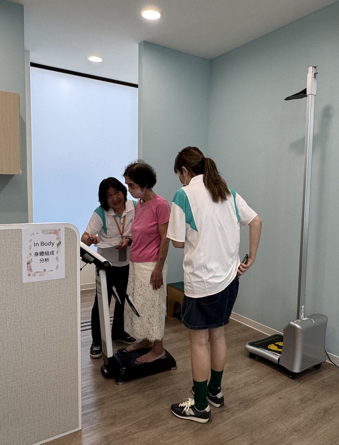 民眾現場量測 InBody 身體組成分析，掌握體態健康密碼。(115/5/27)