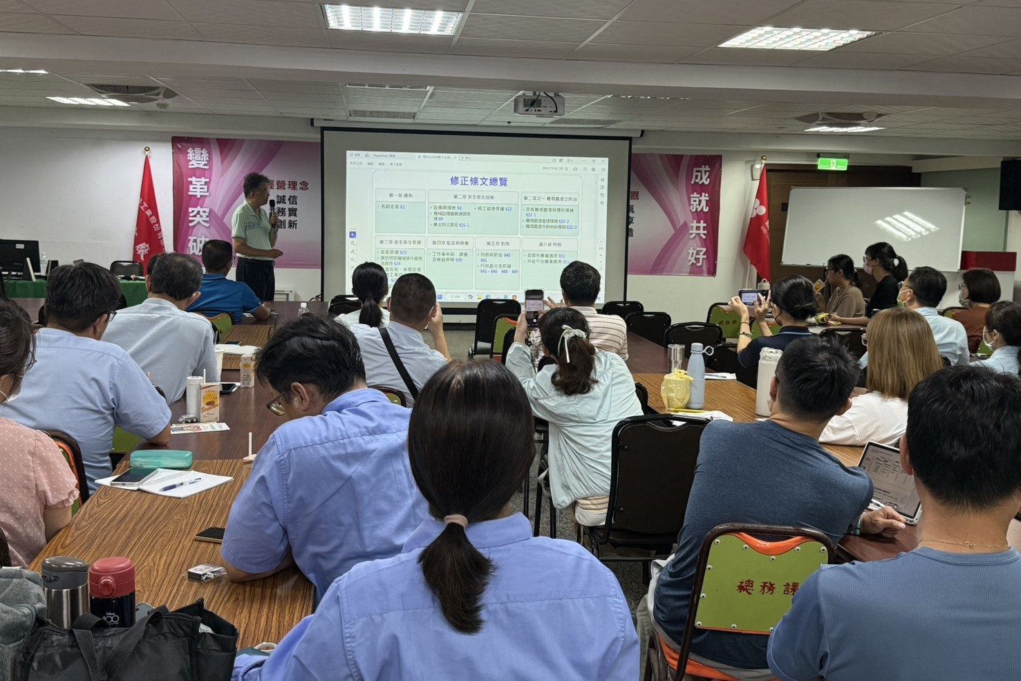 湯順樹技正於「職業安全衛生新修法規宣導會」向雲林地區事業單位說明職業安全衛生法修正重點。(2026/7/27)