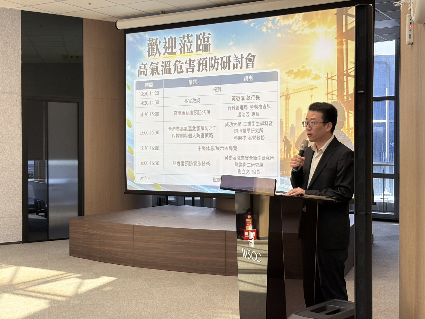 本中心黃代理執行長敬淳開場致詞